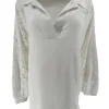 Blouse met lange KANTEN mouw en v-hals kraag off-white