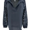 Blouse met lange KANTEN mouw en v-hals kraag donker blauw