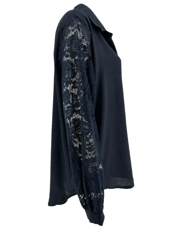 Blouse met lange KANTEN mouw en v-hals kraag donker blauw