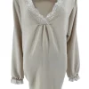 Blouse met lange mouw en kanten v-hals Bea beige