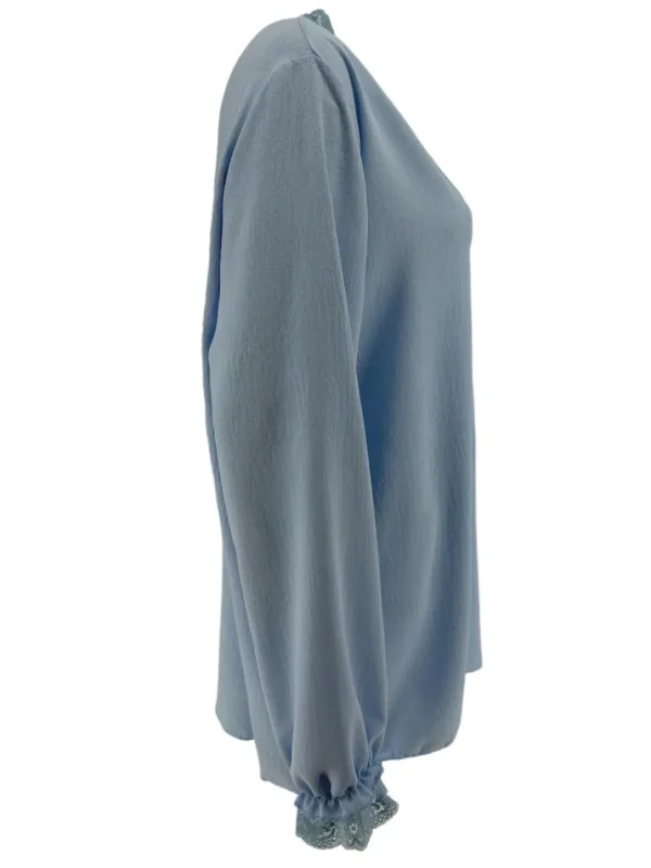 Blouse met lange mouw en kanten v-hals Bea licht blauw