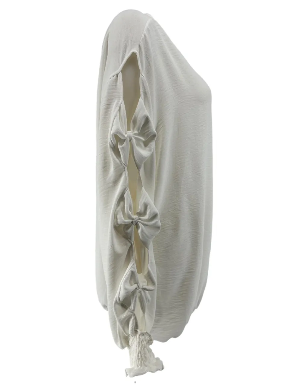blouse_met_ronde_hals_en__1-3.webp Blouse met ronde hals en open mouw met strikjes off-white
