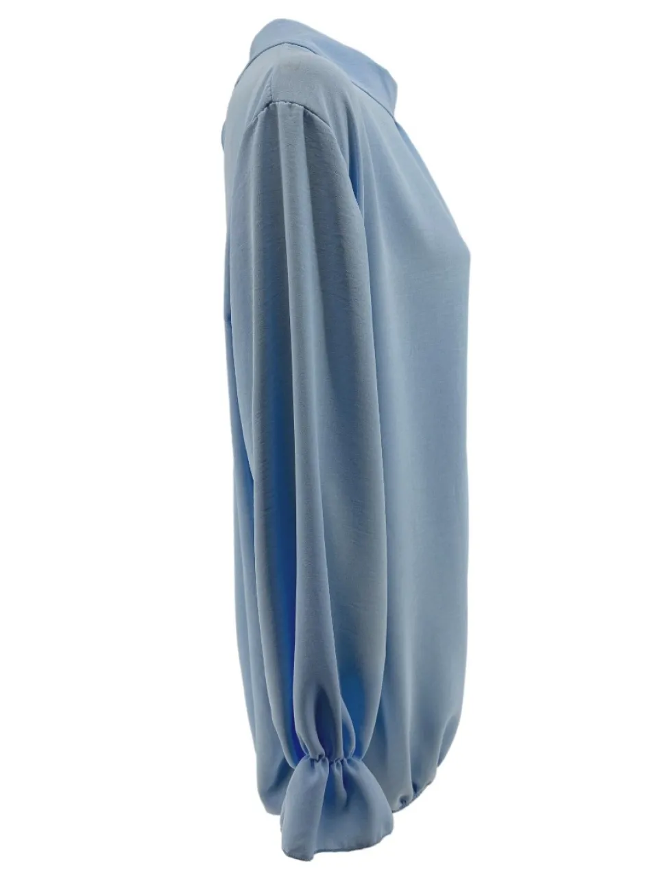 blouse_met_ronde_hals_en__1-7.webp Blouse met ronde hals en knopen in de hals Nikki licht blauw