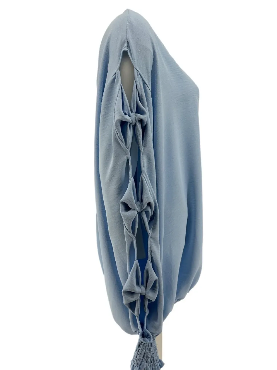 blouse_met_ronde_hals_en__1.webp Blouse met ronde hals en open mouw met strikjes licht blauw