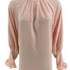 Blouse met ruffle en knoopje in de hals Nicole zalm