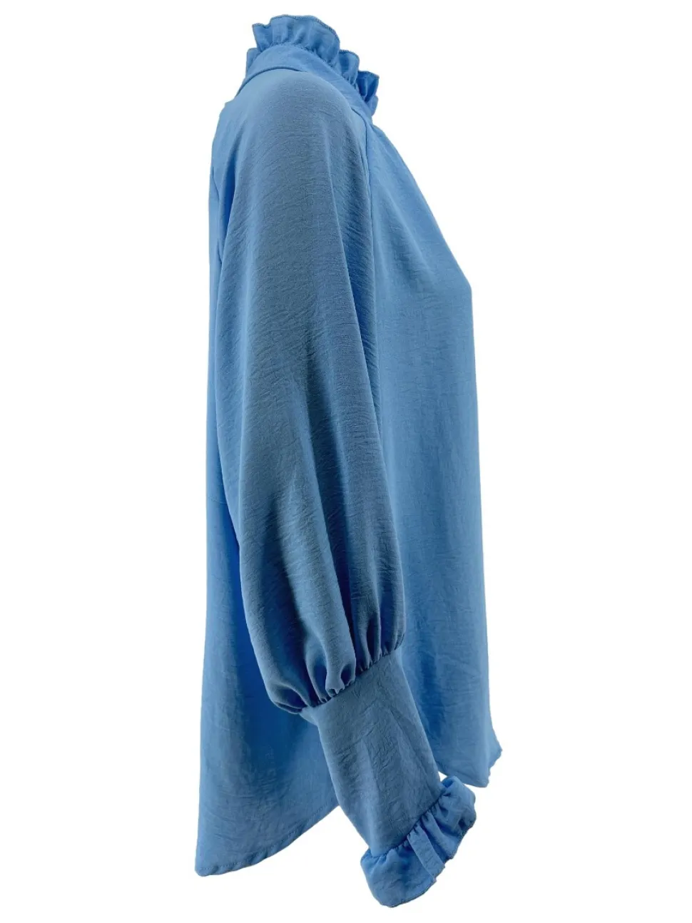 blouse_met_ruffle_en_knoo_1-5.webp Blouse met ruffle en knoopje in de hals Nicole licht blauw