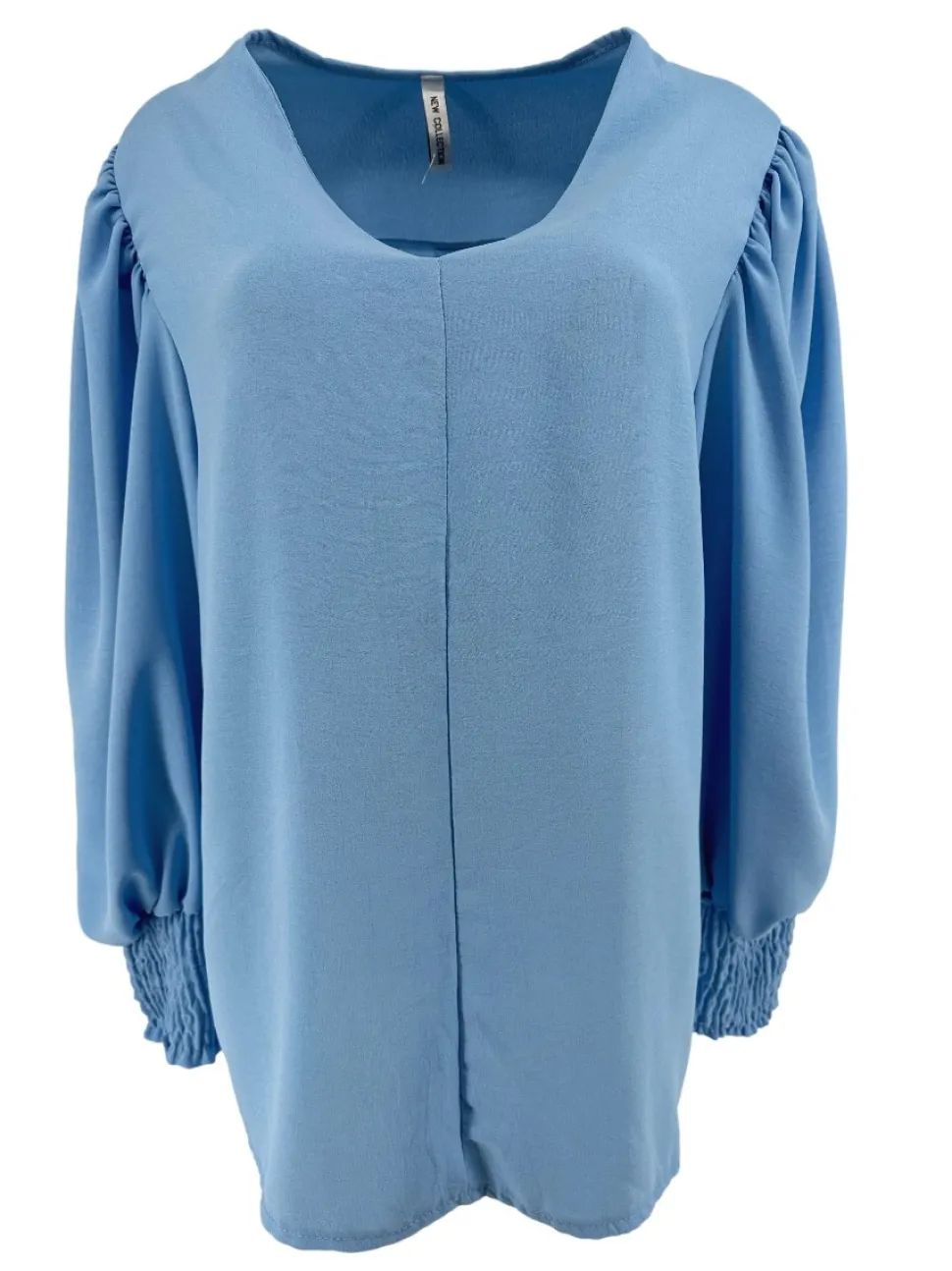 blouse_met_vhals_en_smock_0-1.webp Blouse met v-hals en smock aan de mouw Guusje licht blauw