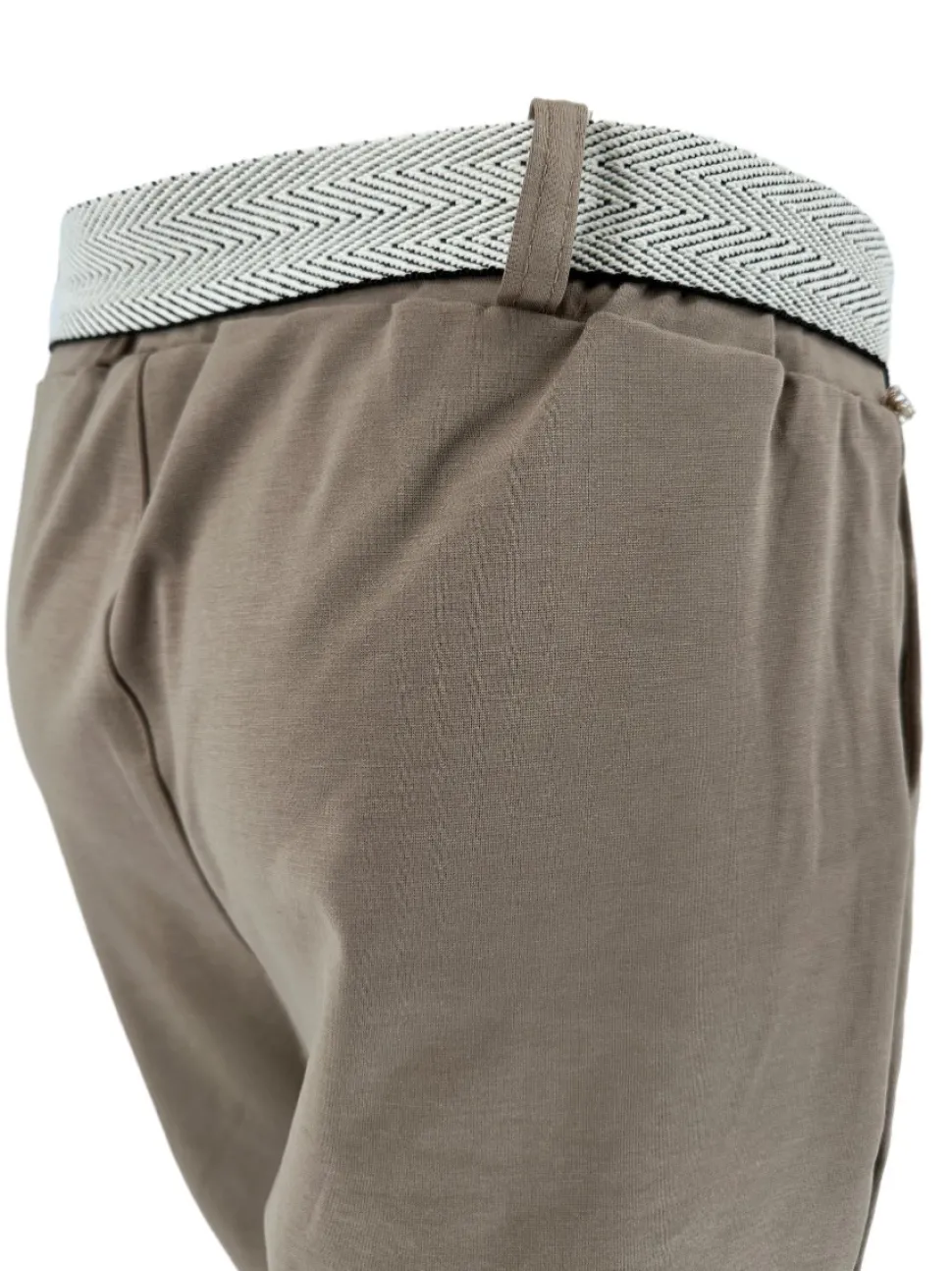 broek_met_band_aan_de_ond_1-3.webp Broek met BAND aan de onderzijde met geweven riem clay