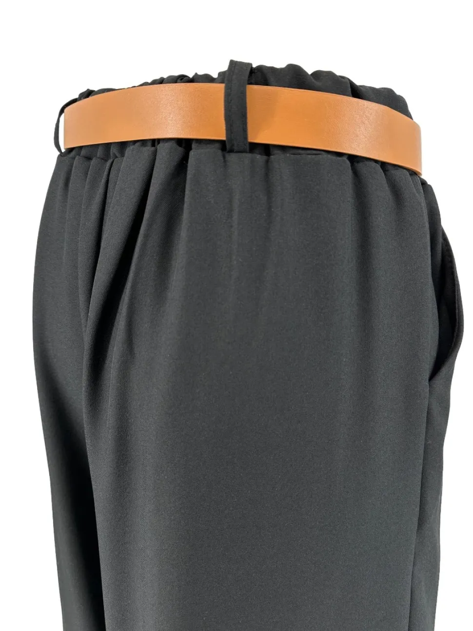 broek_met_wijde_broekspij_1-4.webp Broek met wijde broekspijp en riem Kiki zwart