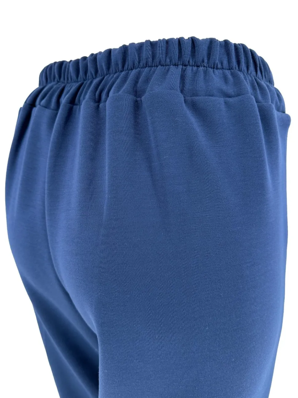 broek_met_zakken_en_goude_1-1.webp Broek met zakken en gouden details donker blauw (GTS)
