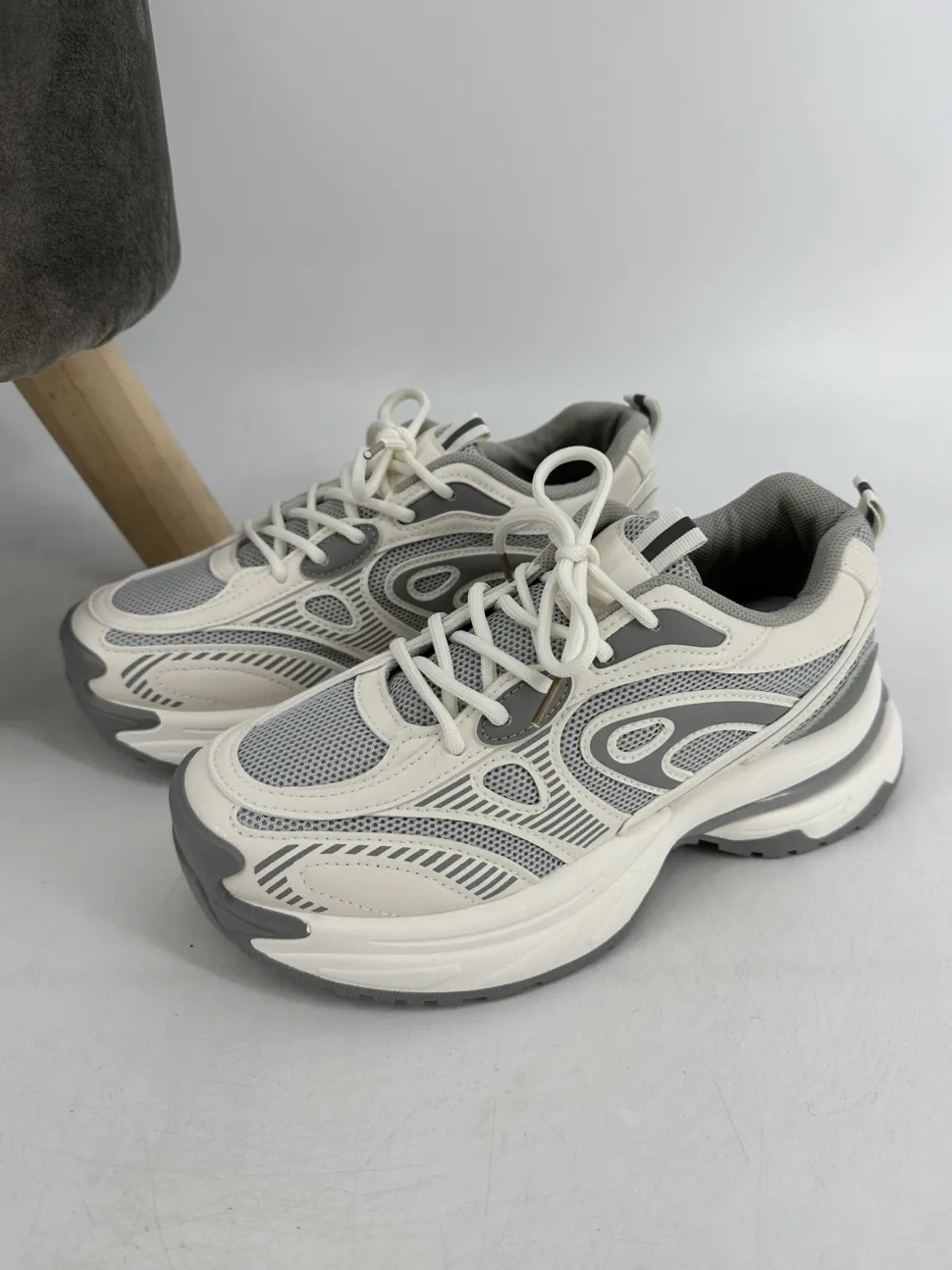 chunky_sneakers_met_veter_0.webp Chunky sneakers met veters en mesh detail grijs (HY88-61)