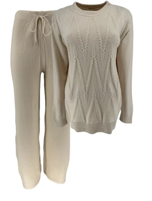 Fijngebreide set met trui en broek room (V-39).CMS