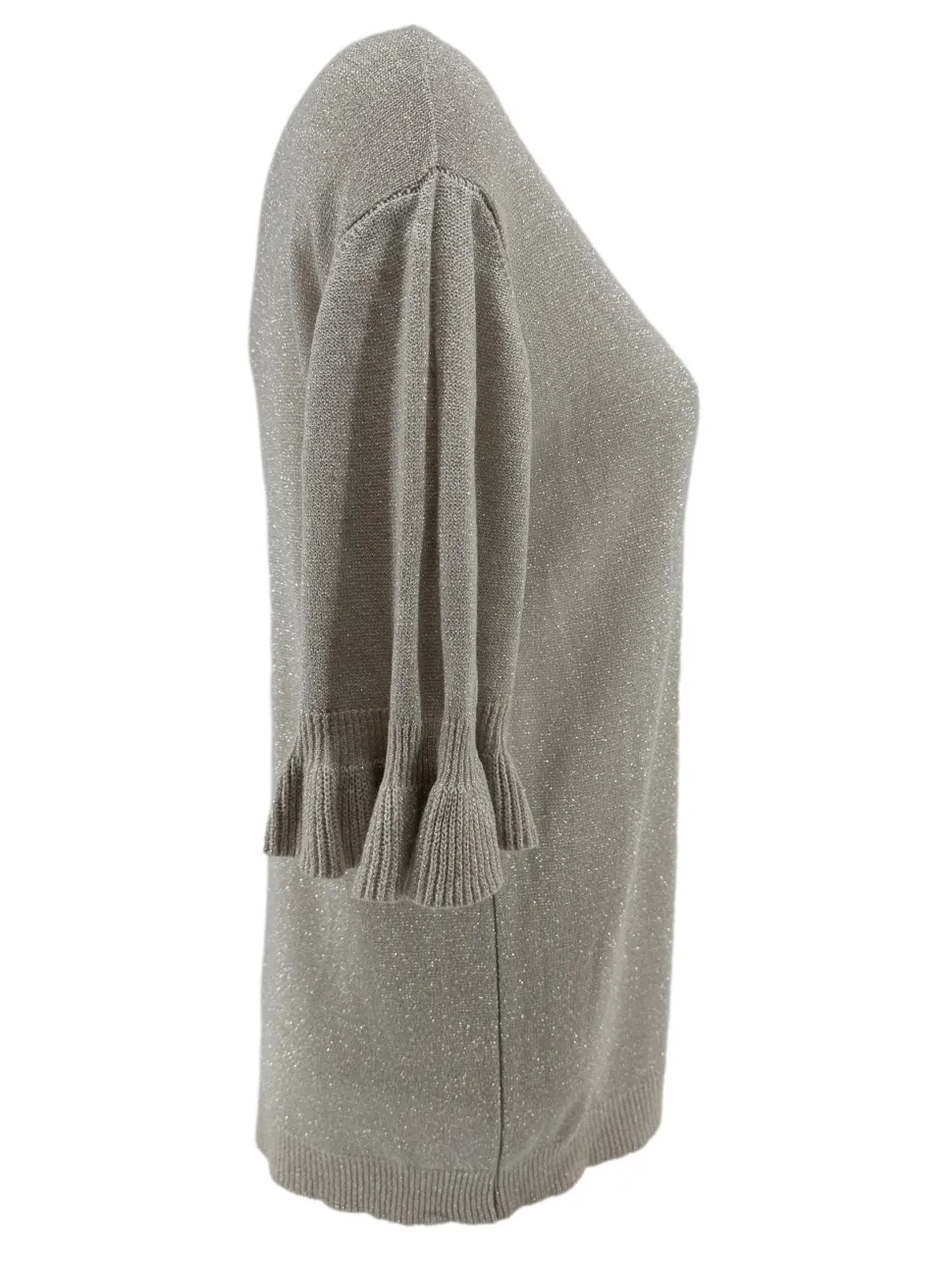 fijngebreide_trui_met_vha_1-2.webp Fijngebreide trui met V-HALS en ruffle mouw Wicky glitter beige (SALE).(gde)