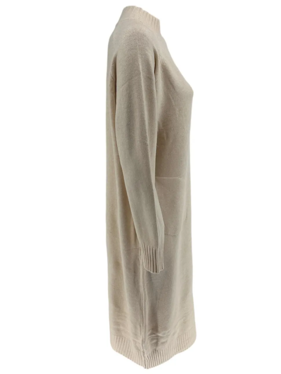 jurk_met_ronde_hals_en_kn_1.webp Jurk met ronde hals en knopen op de schouder beige (B-84801)JMK