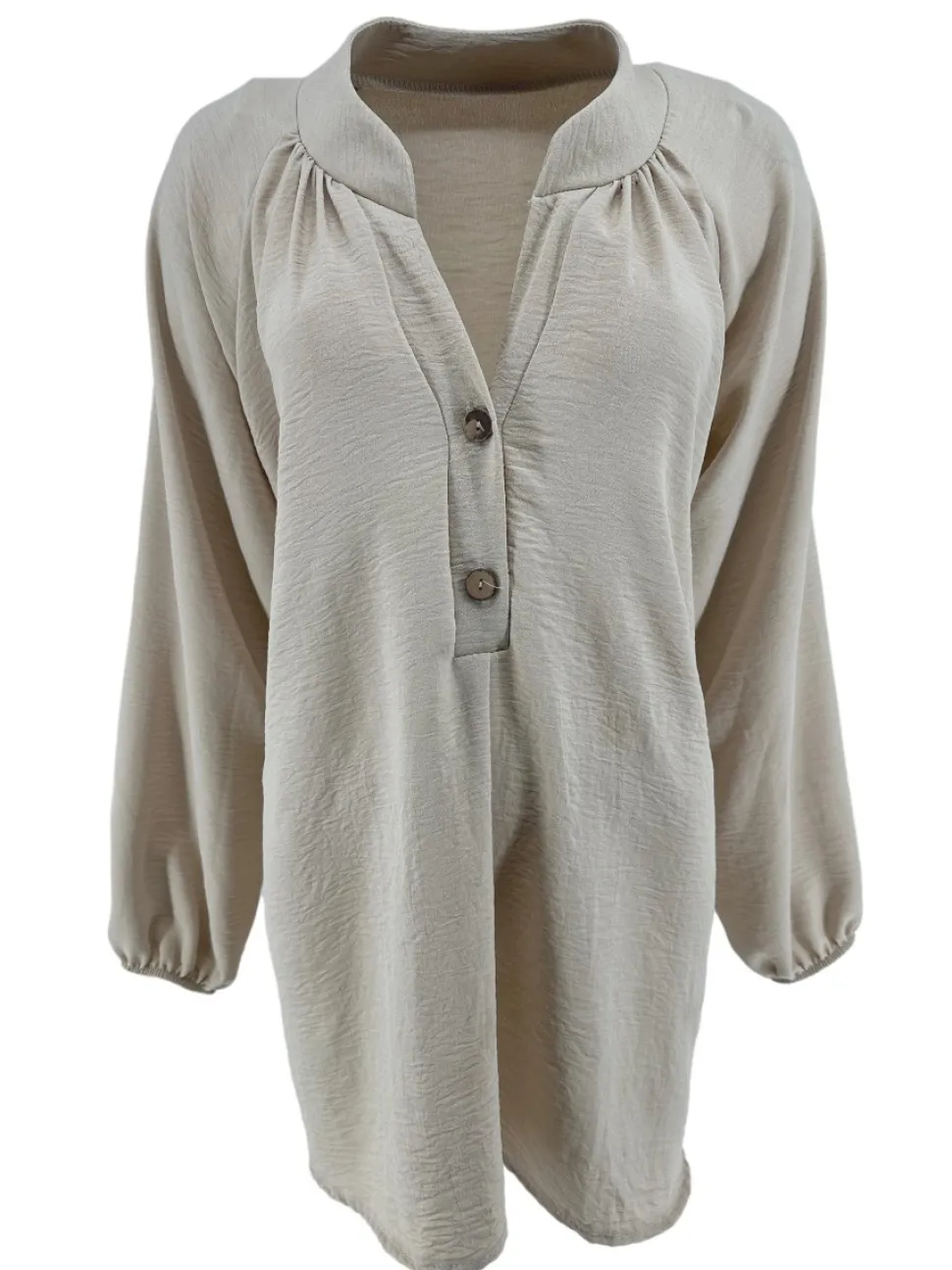 kortere_blouse_met_opstaa_0-5.webp KORTERE blouse met opstaande kraag en 2 knoopjes Siske beige
