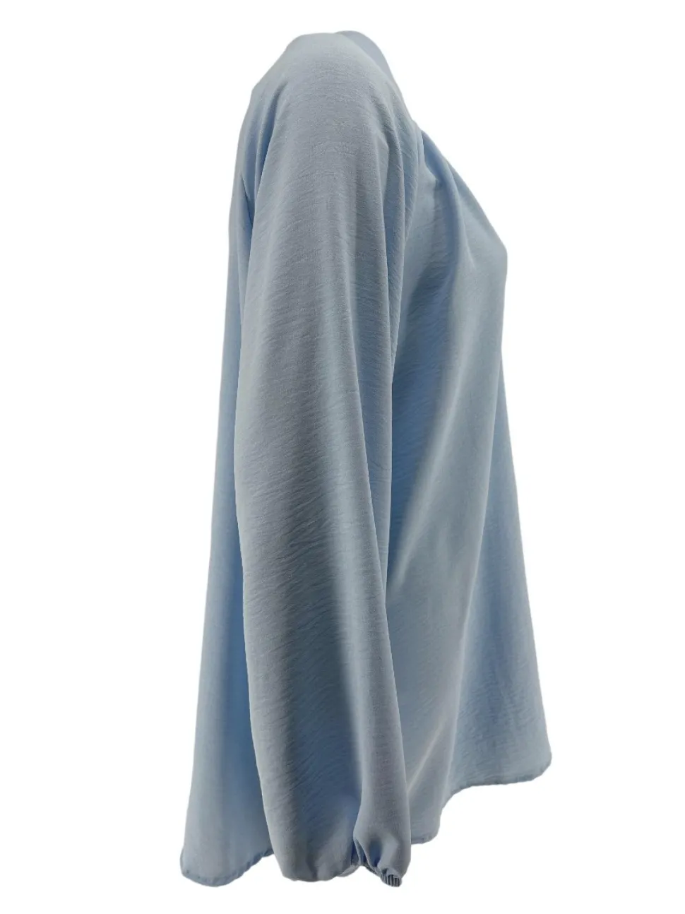 kortere_blouse_met_opstaa_1-3.webp KORTERE blouse met opstaande kraag en 2 knoopjes Siske licht blauw