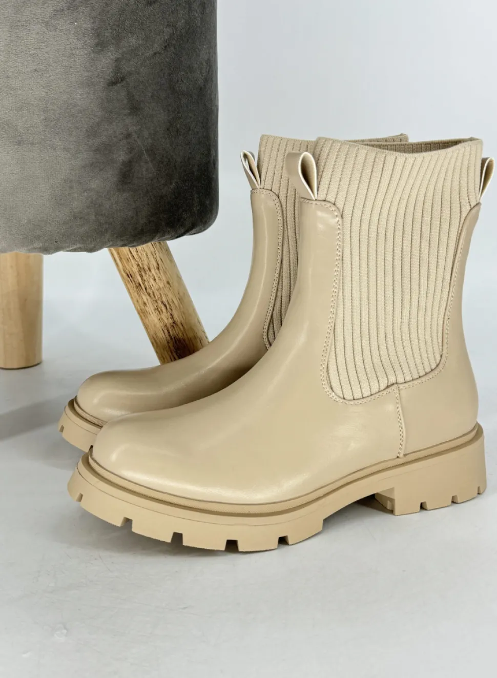 metallic_laarsjes_met_sok_0.webp Metallic laarsjes met sokdetail beige (Y2106) SALE