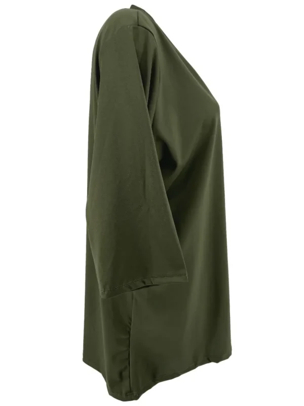 Oversized basic travel shirt met V-hals en 3/4 mouw army. SALE