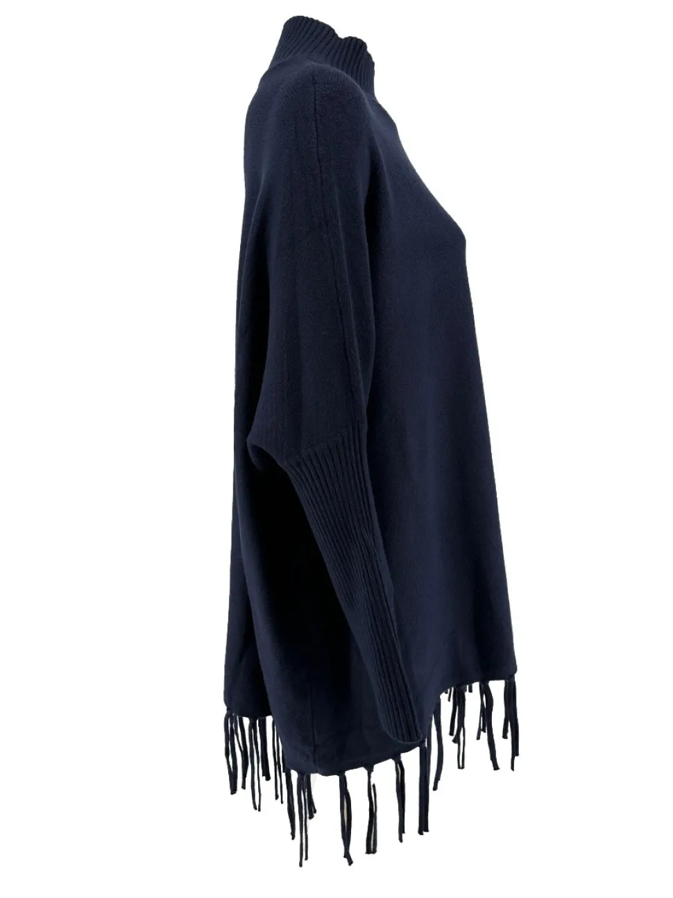 poncho_trui_met_franjes_e_1-2.webp Poncho trui met franjes en RONDE knopen op de schouder donkerblauw