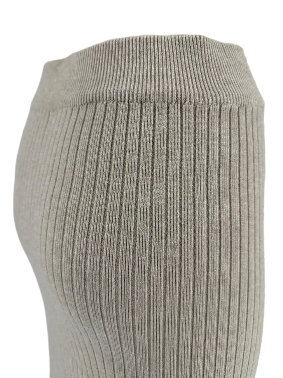 rok_met_rib_details_en_kn_1.webp Rok met rib details en knopen aan de zijkant Melody beige (W2062)