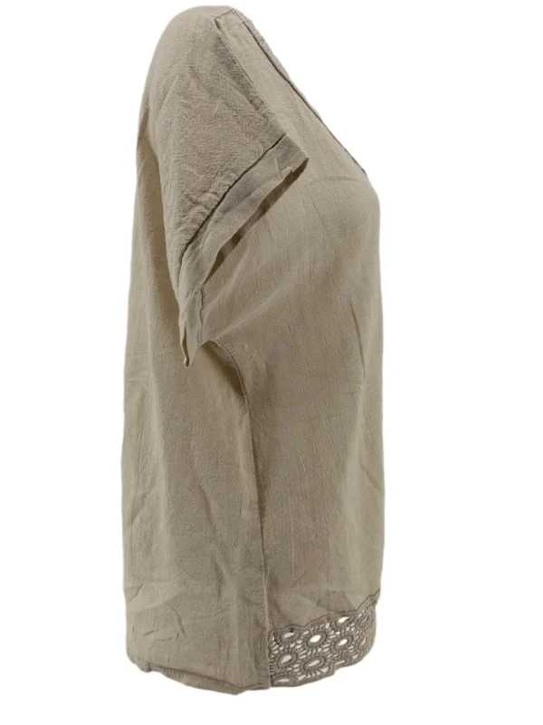 Shirt met gehaakte ronde hals en gehaakt onderzijde Linda beige