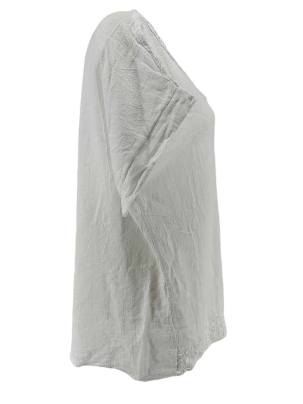 shirt_met_gehaakte_ronde__1-2.webp Shirt met gehaakte ronde hals en gehaakt onderzijde Linda off-white WBD