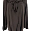 Shirt met lange mouw en strik hals van travelstof Mimi bruin