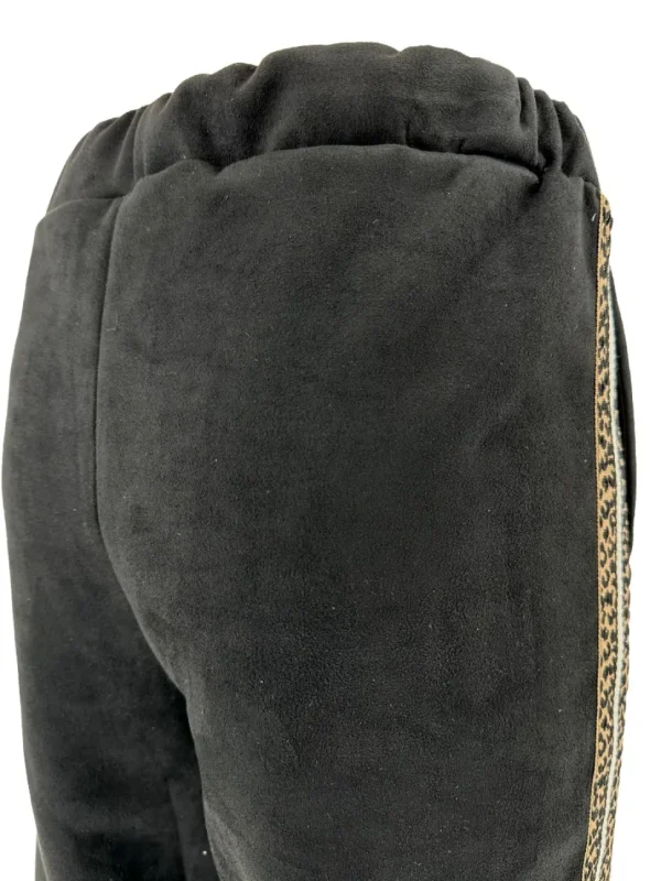 Suedine broek met panterprint bies en naad zwart (SALE)