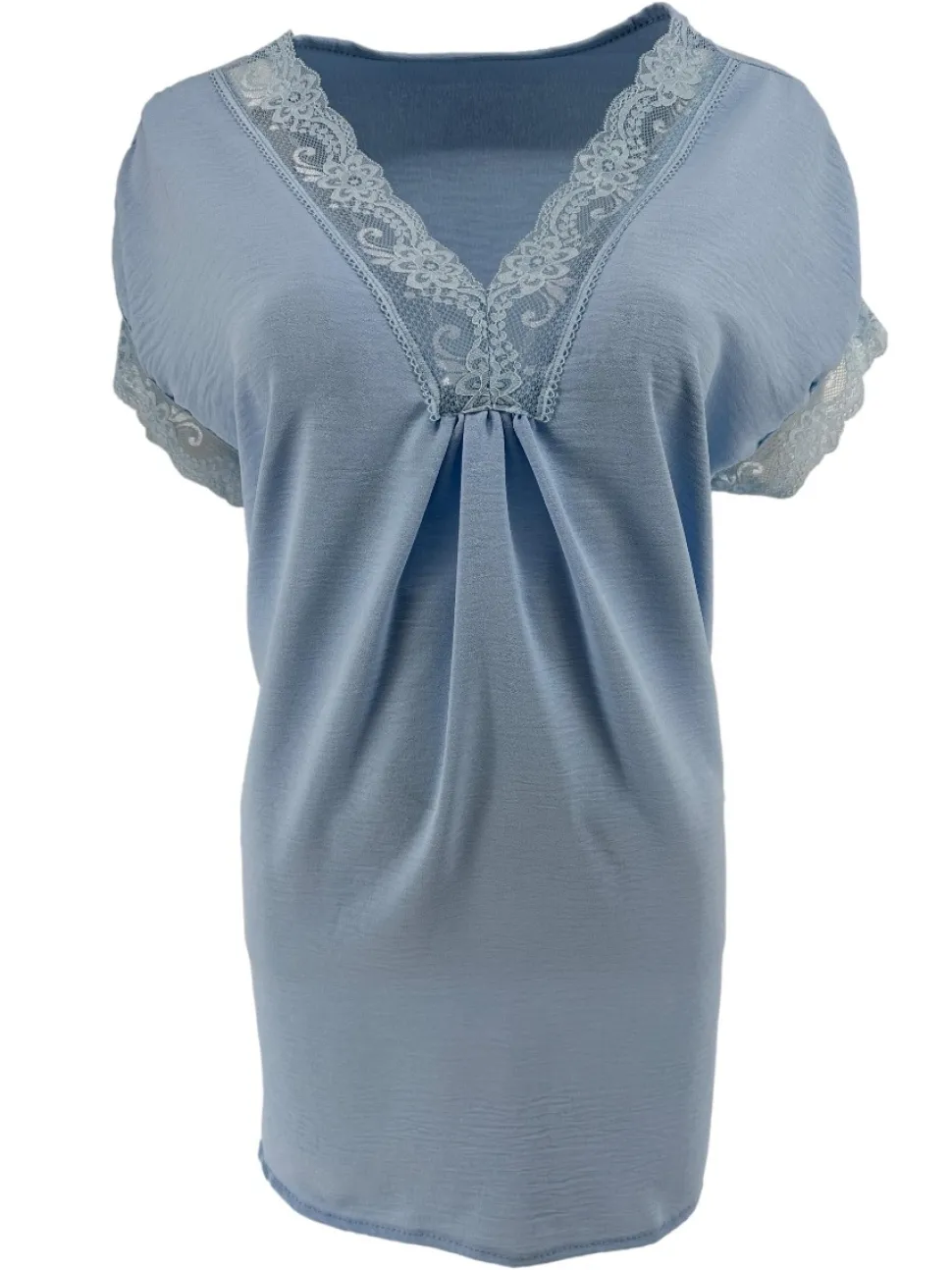 top_met_kanten_vhals_en_m_0-1.webp Top met kanten v-hals en mouw Trix licht blauw