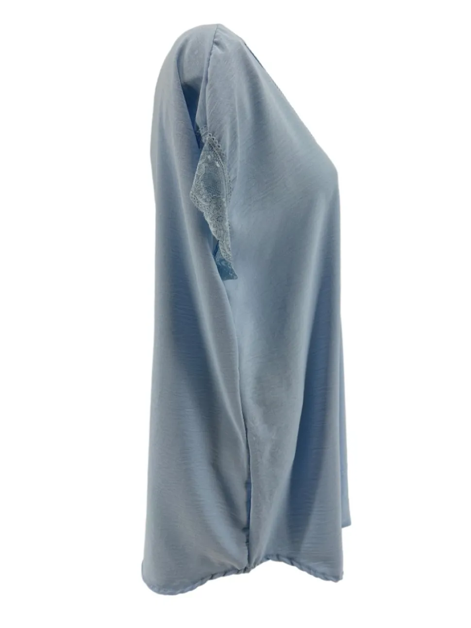 top_met_kanten_vhals_en_m_1-1.webp Top met kanten v-hals en mouw Trix licht blauw