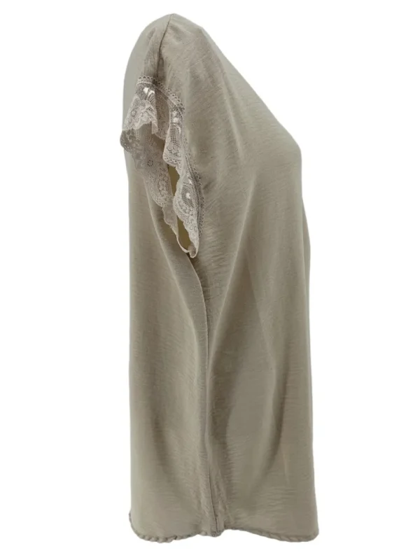 Top met kanten v-hals en mouw Trix beige
