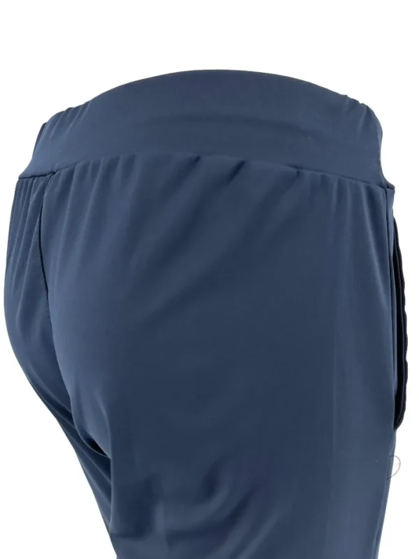 Travelstof broek met NAAD aan de voorzijde Bobbie donker blauw.(bft)
