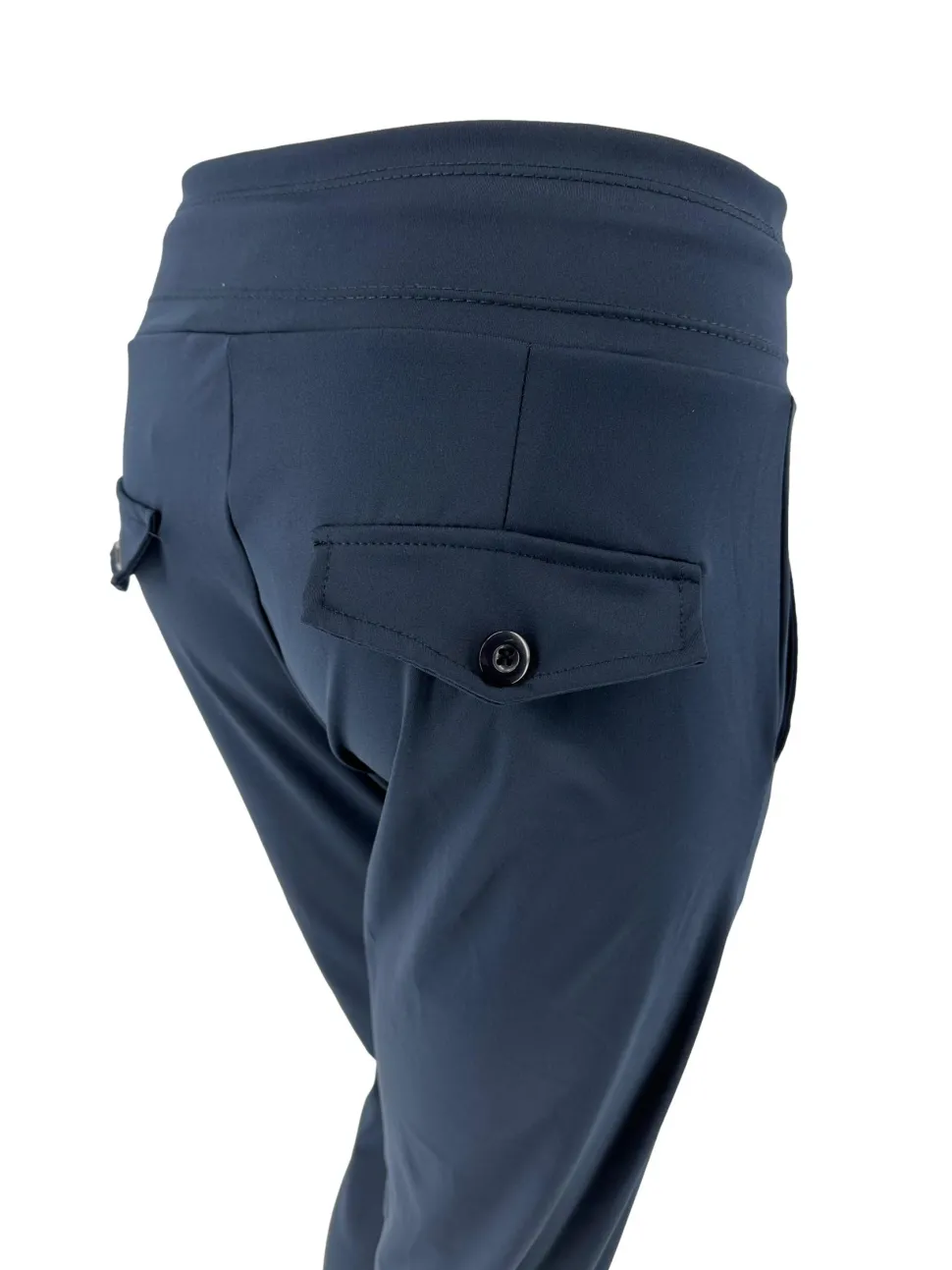 travelstof_broek_met_aans_1-2.webp Travelstof broek met aansluitende broekspijp Bibi donker blauw (BFT)