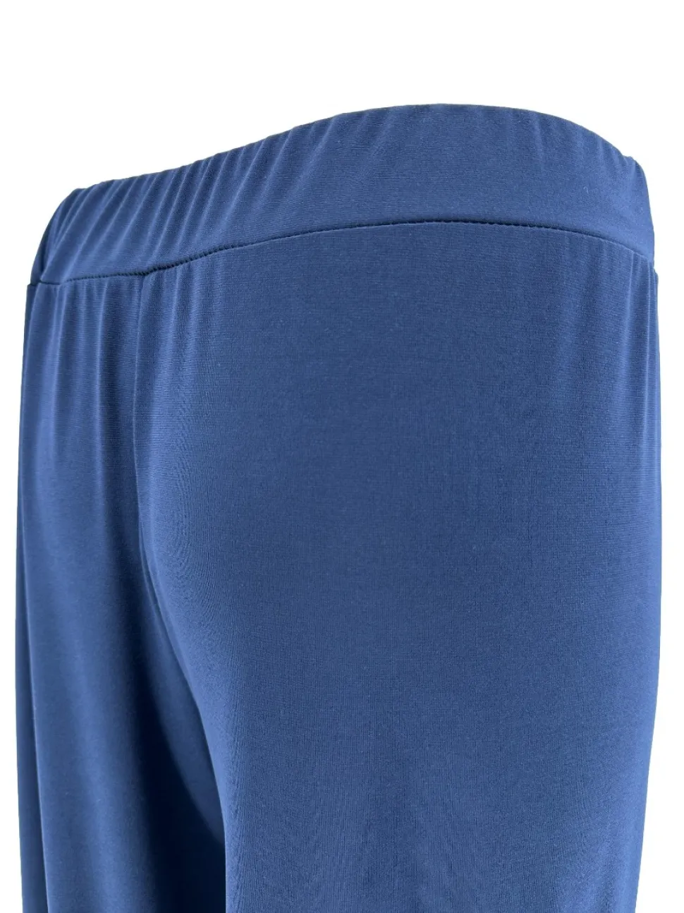 travelstof_broek_met_rech_1-2.webp Travelstof broek met rechte broekspijp donker blauw