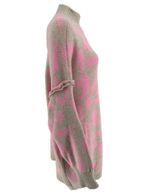 Tuniek met opstaande kraag en naad op de mouw panterprint licht roze