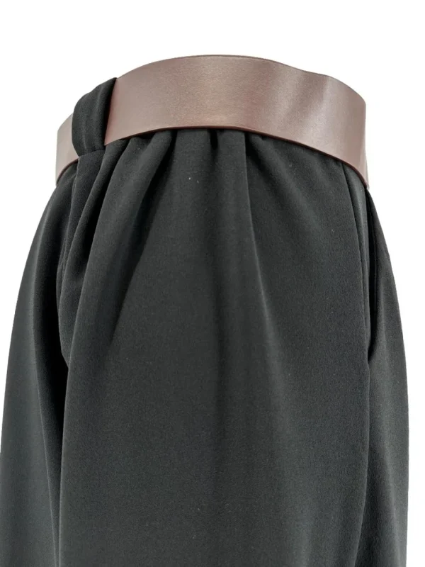Wijde broek met bruine riem Gina zwart